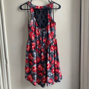 Beautiful floral and lace dress M